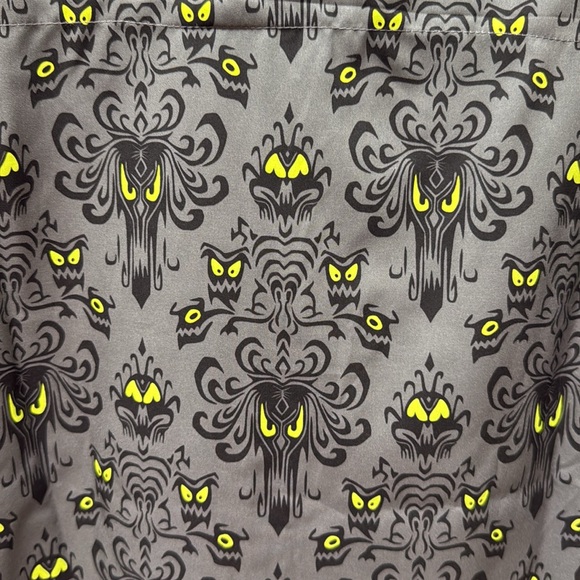 NWT Disney RSVLTS Haunted Mansion “Wall Creeps” shirt - Picture 5 of 7